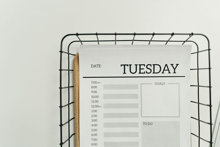 A Simple Weekly Cleaning Schedule for a Tidy Home